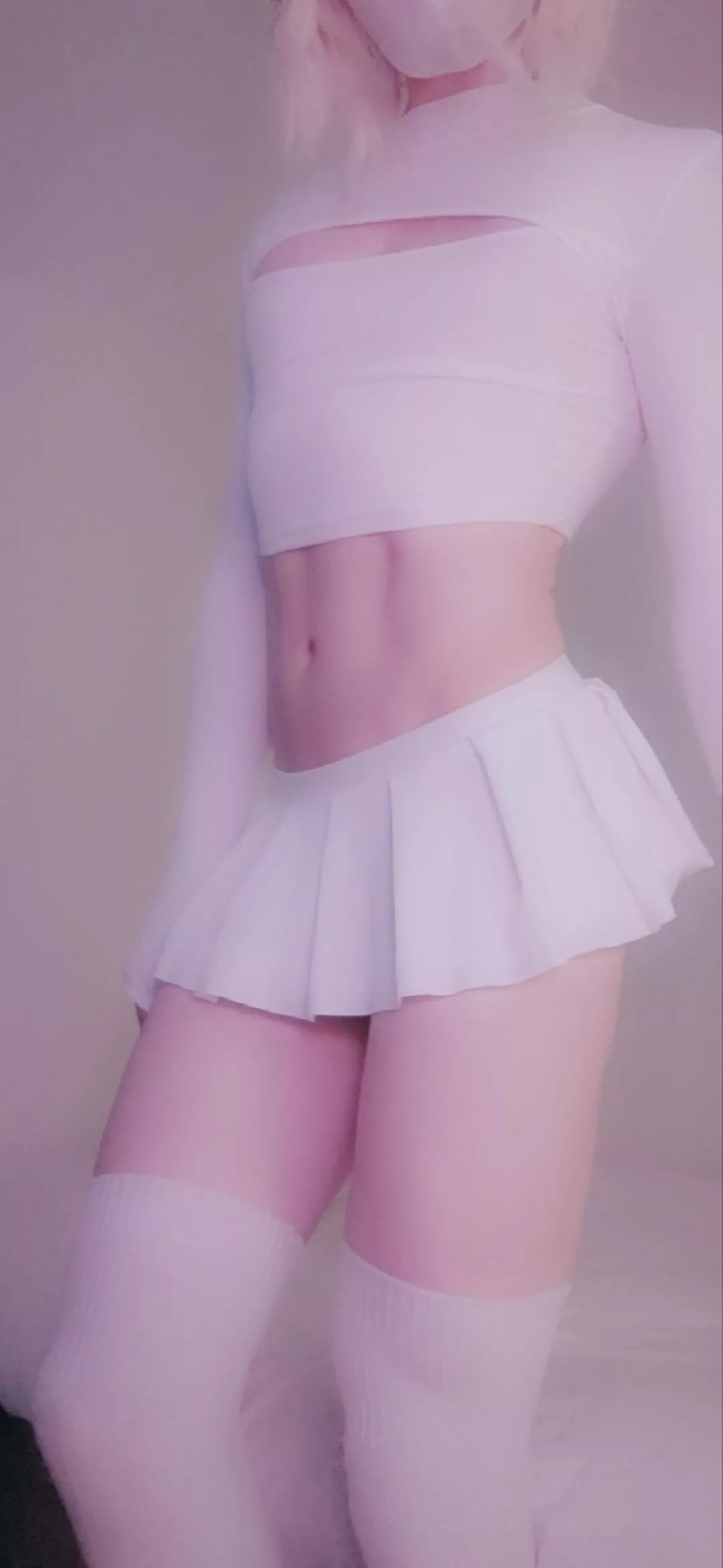 slightly obsessed with this all white fit 🤍