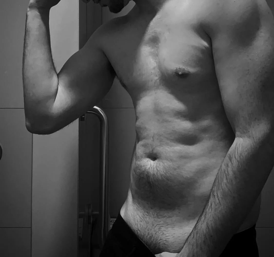 Slowly getting my six pack back again 🥰