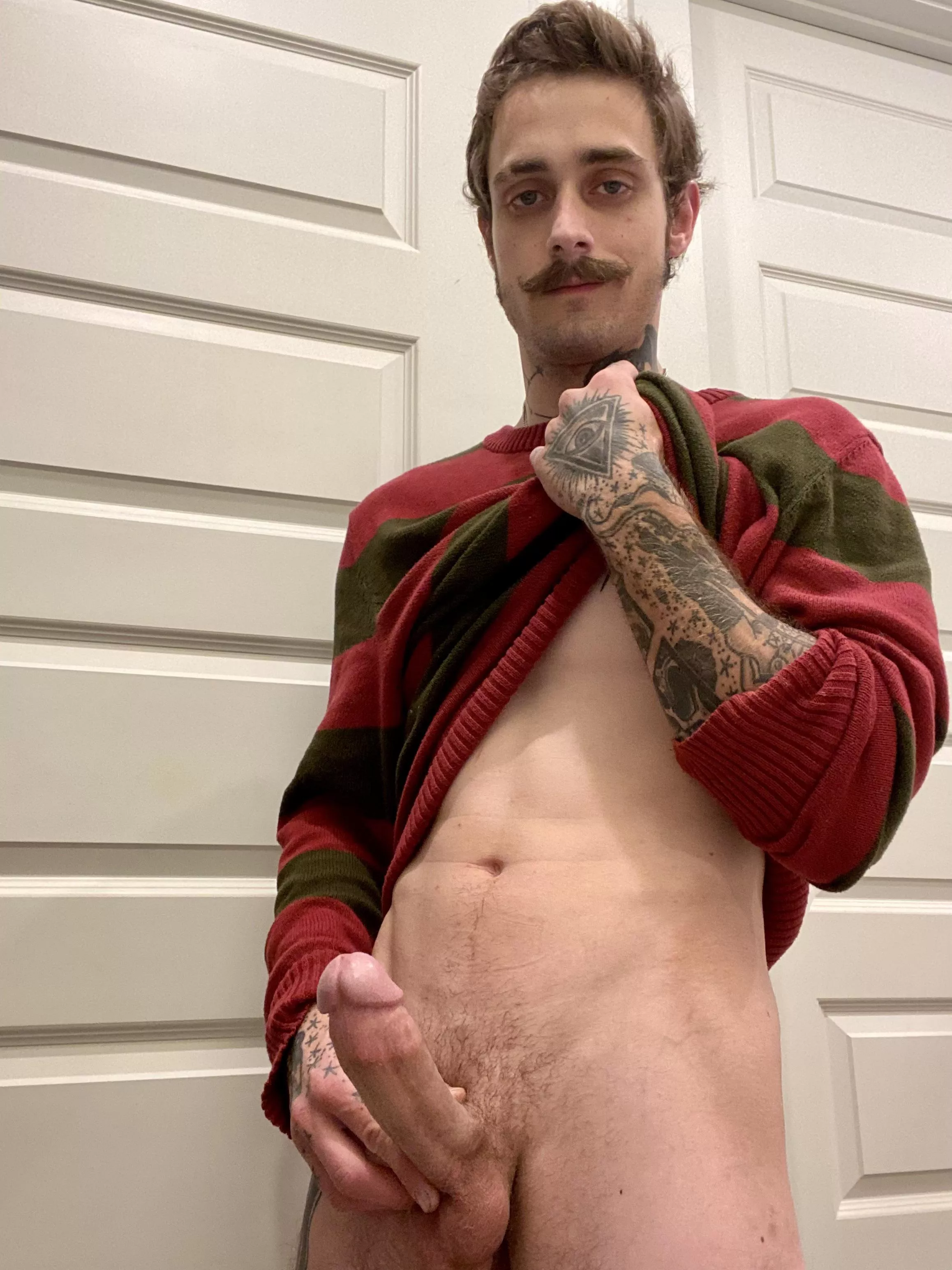 Someone should show me their boobs! 😳