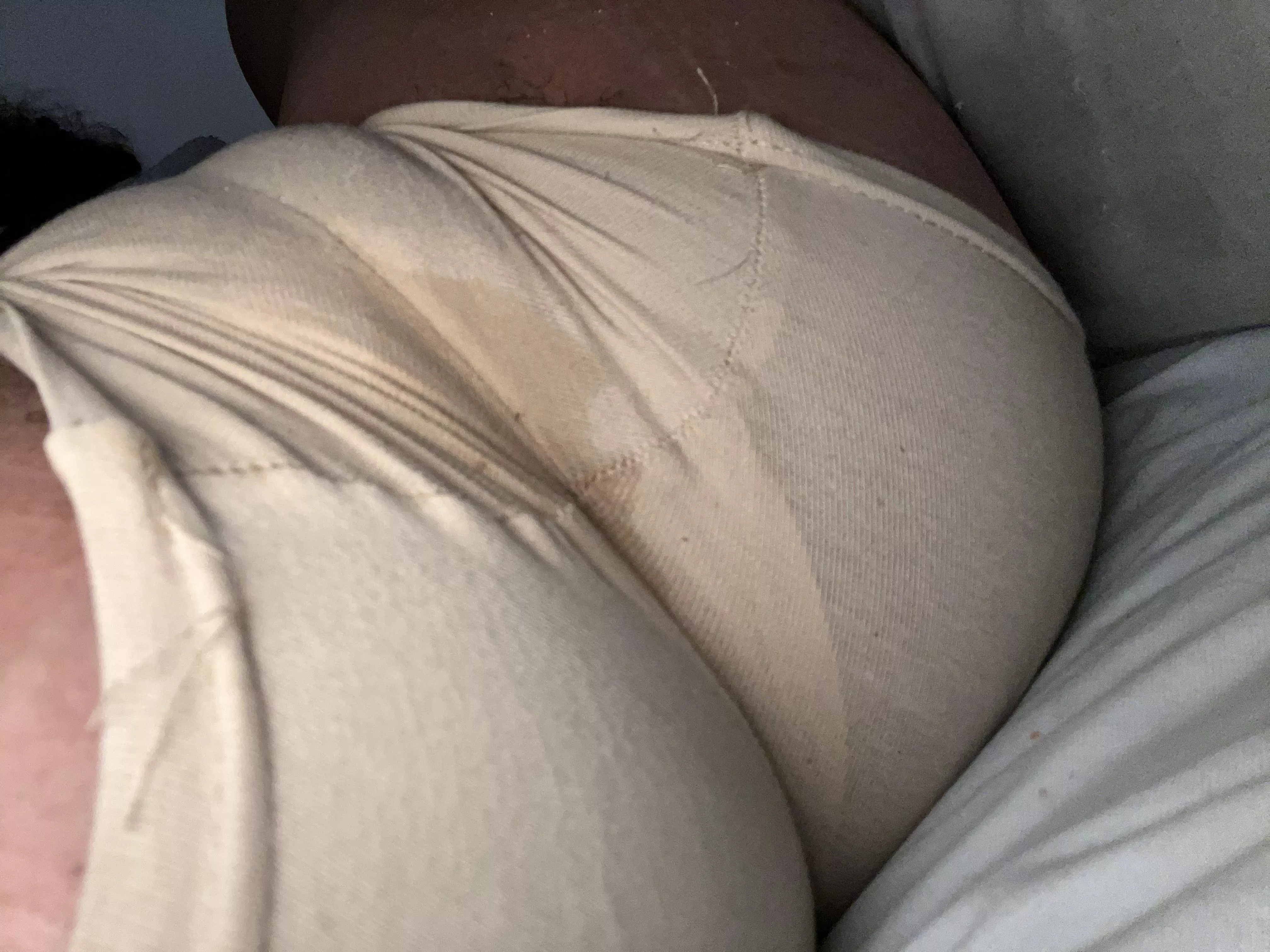 Spreading open for pics always excites me .. a little too much 🫣