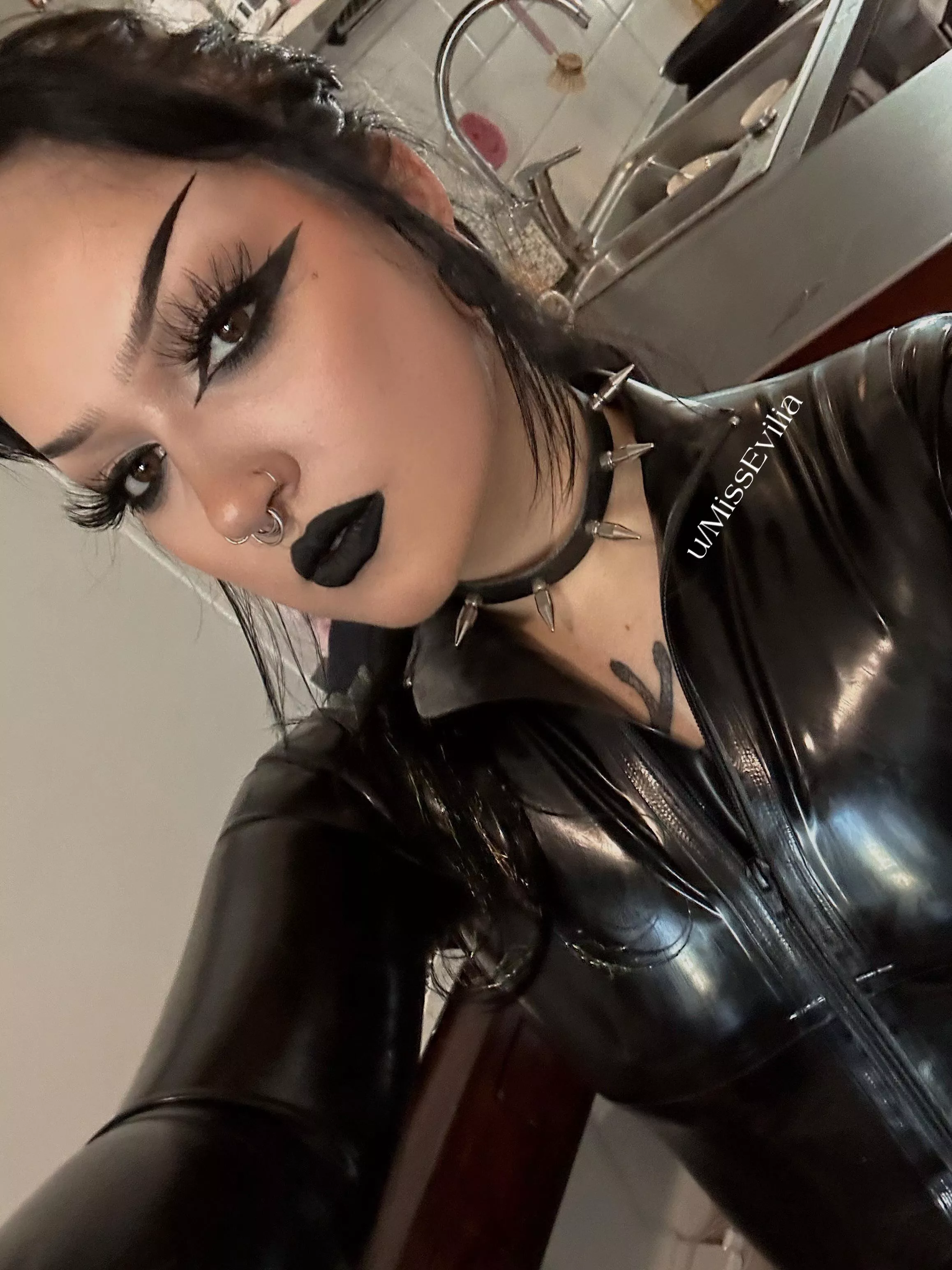 Sweating but feeling so hot 😈