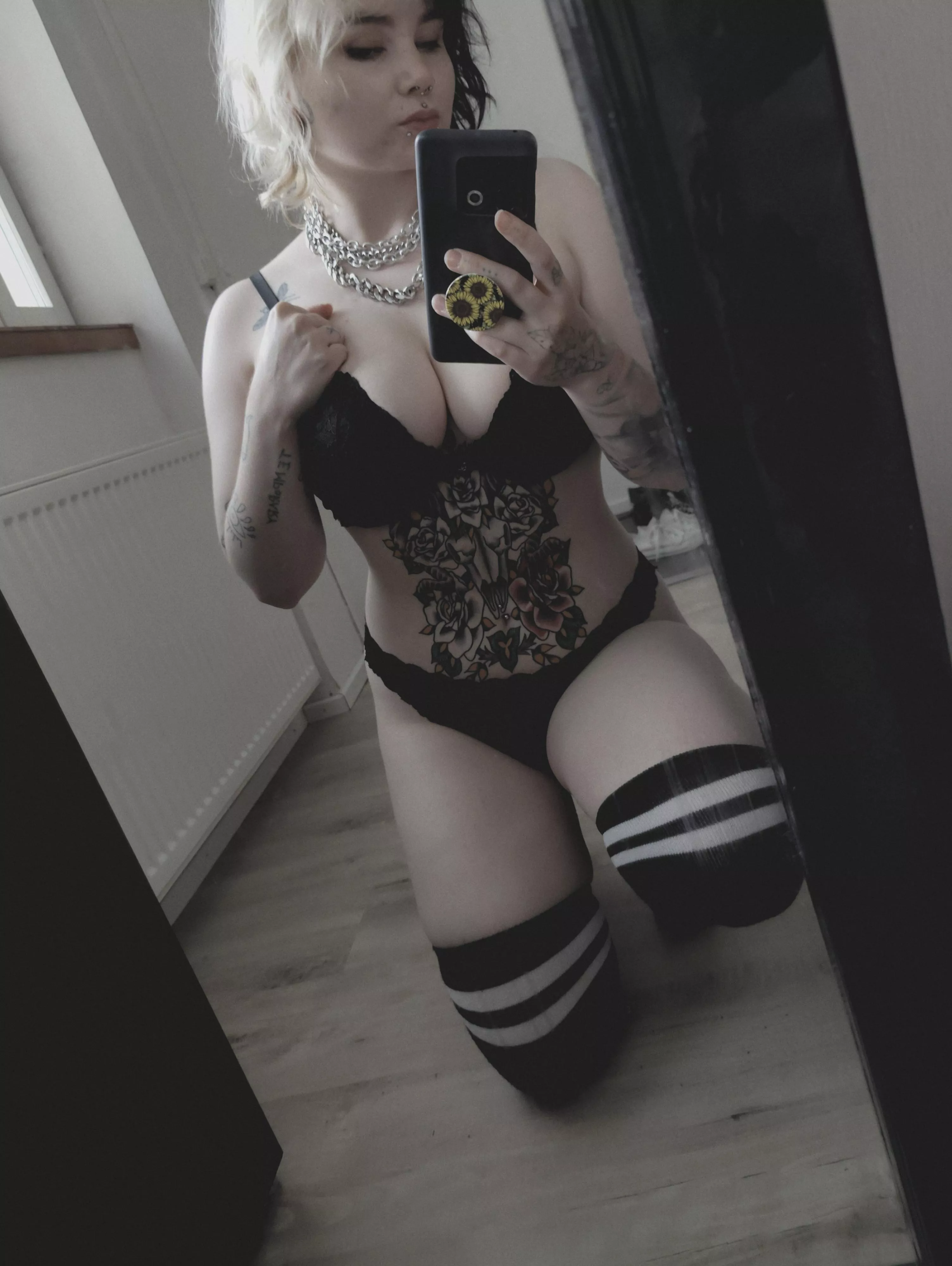 the stomach tattoo is done nowadays but i havent taken new pics yet 🙈