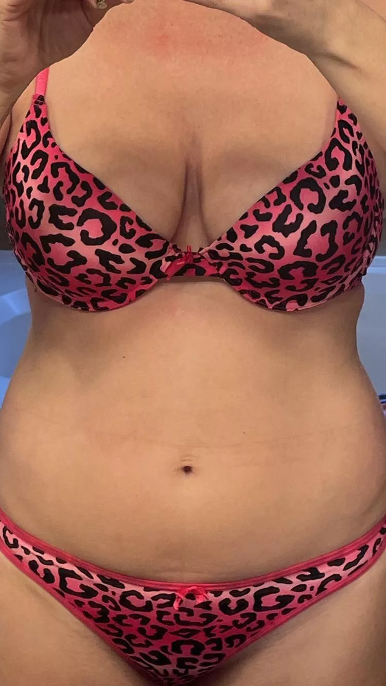 VAULT: 11/5/21 - Hot pink leopard w/ matching thong (NSFW) 💗