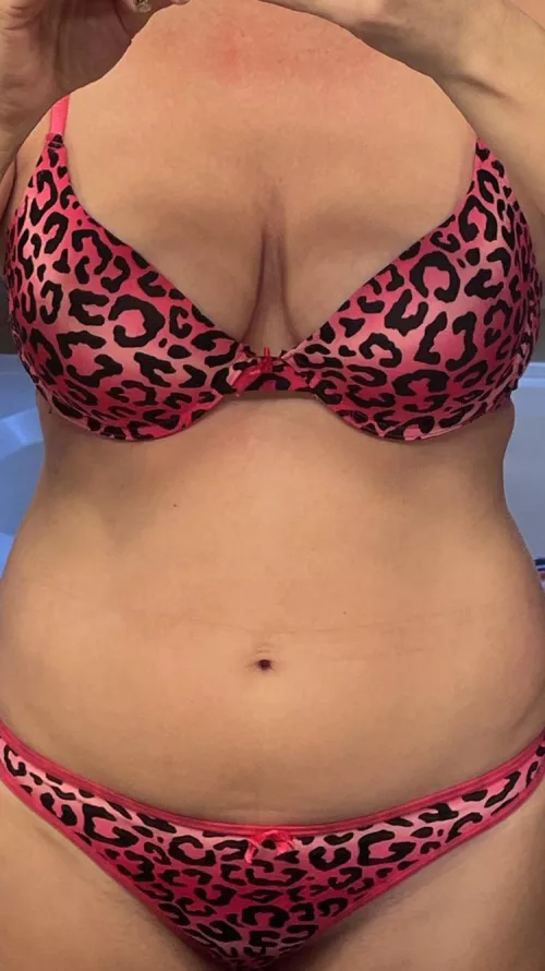 VAULT: 11/5/21 - Pink leopard w/ matching thong