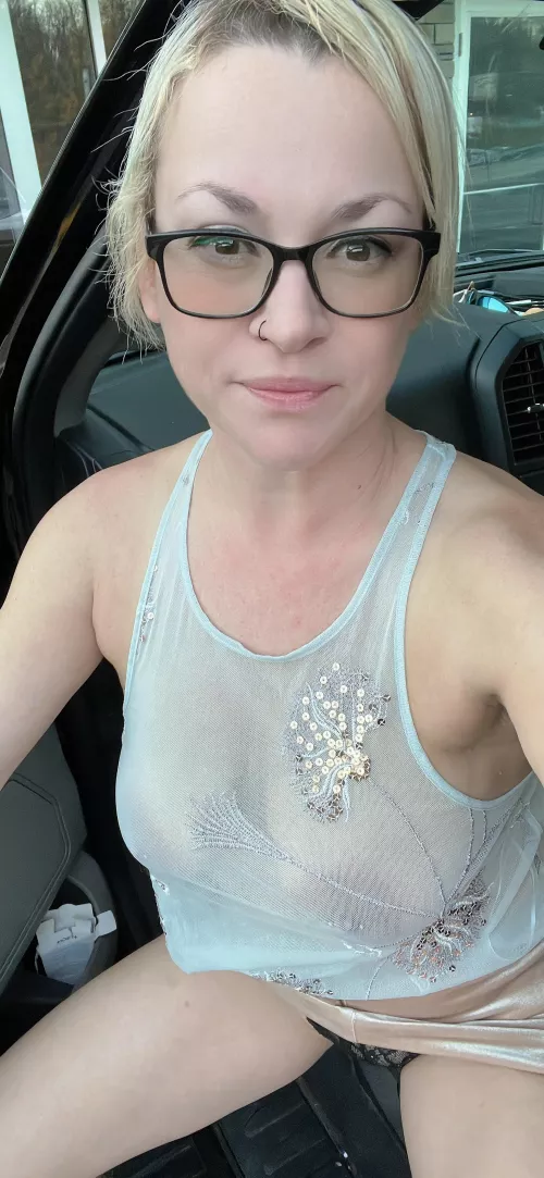 Wanna fuck this 41 yo in her truck?