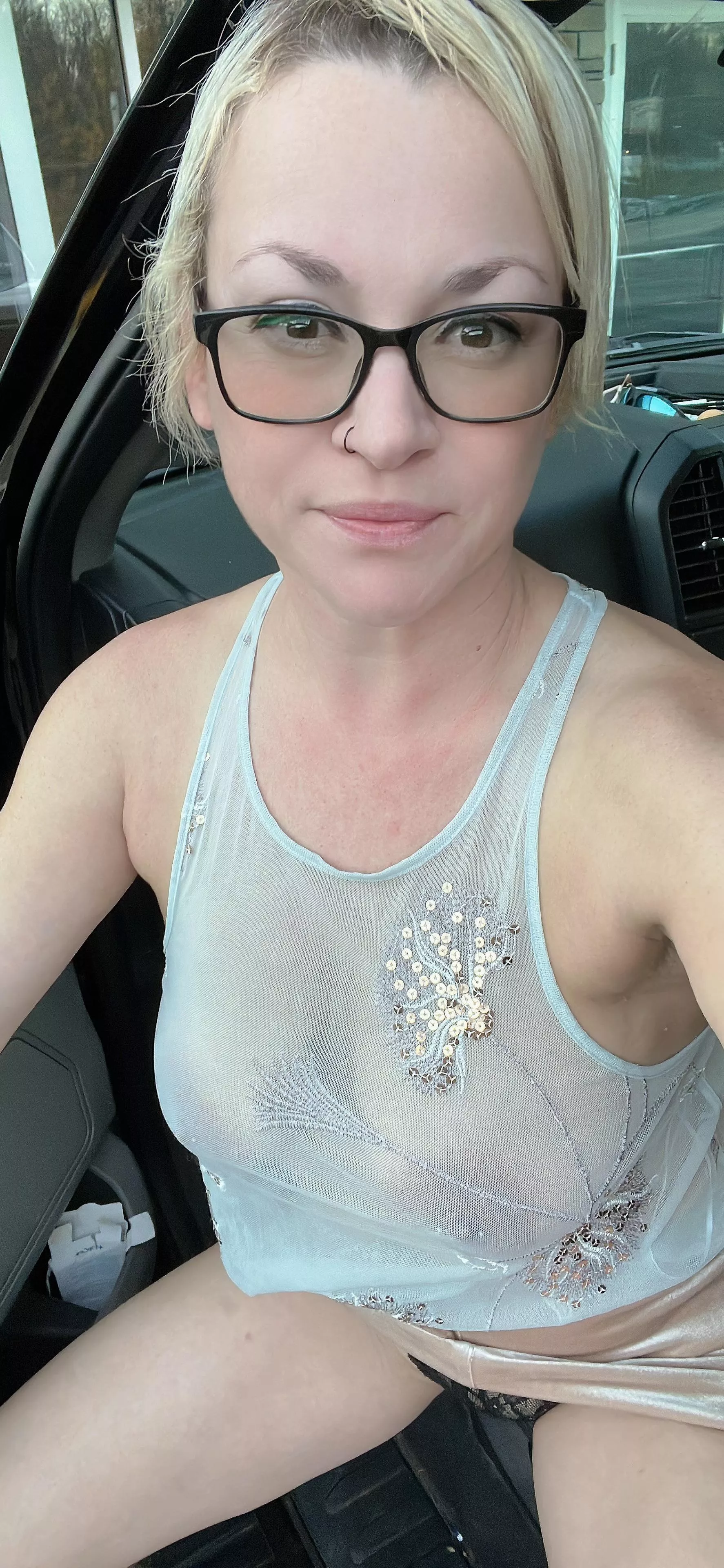 Wanna fuck this 41 yo in her truck?