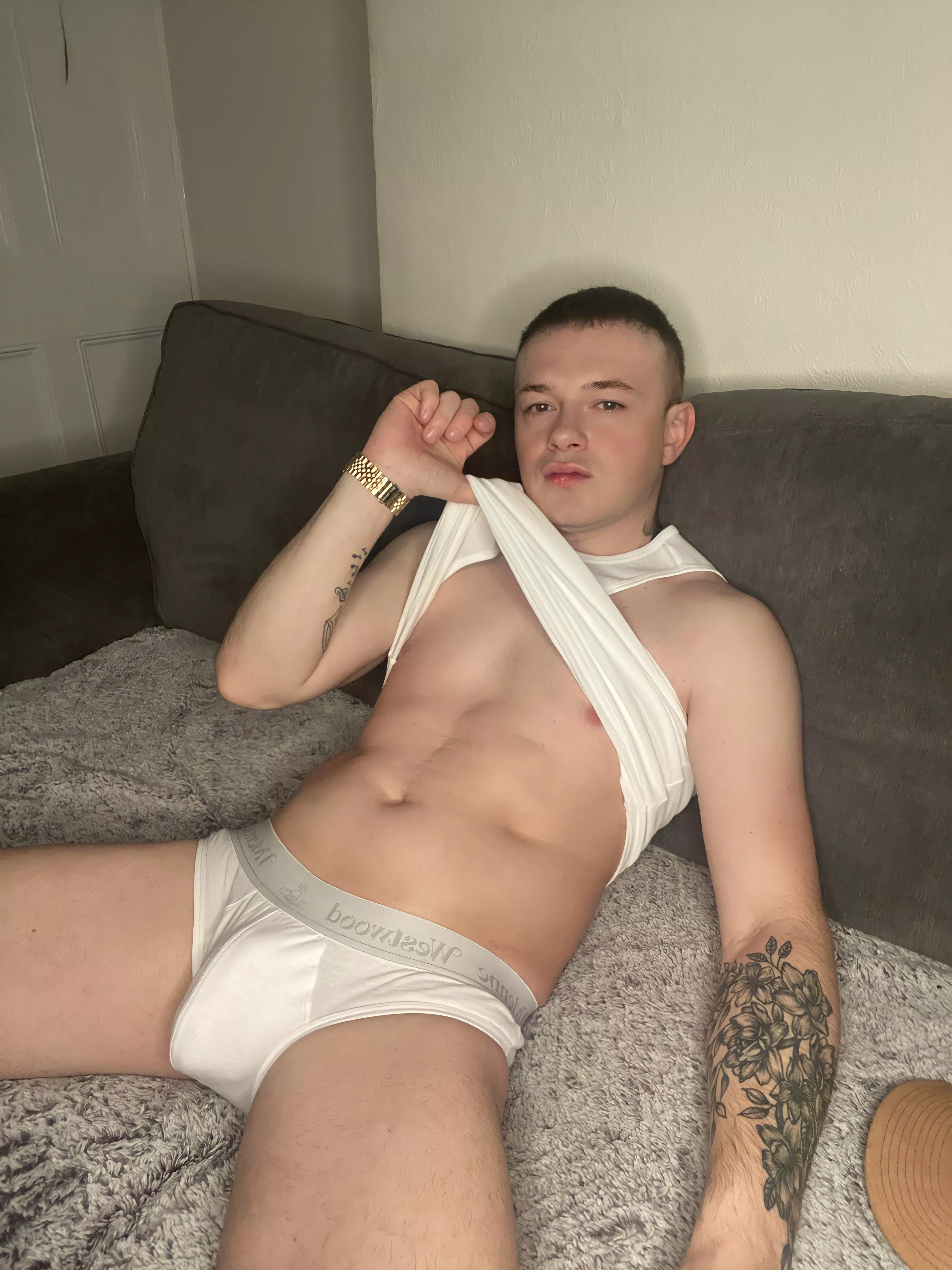 What’s your favourite lads, briefs or boxer/trunks 😛