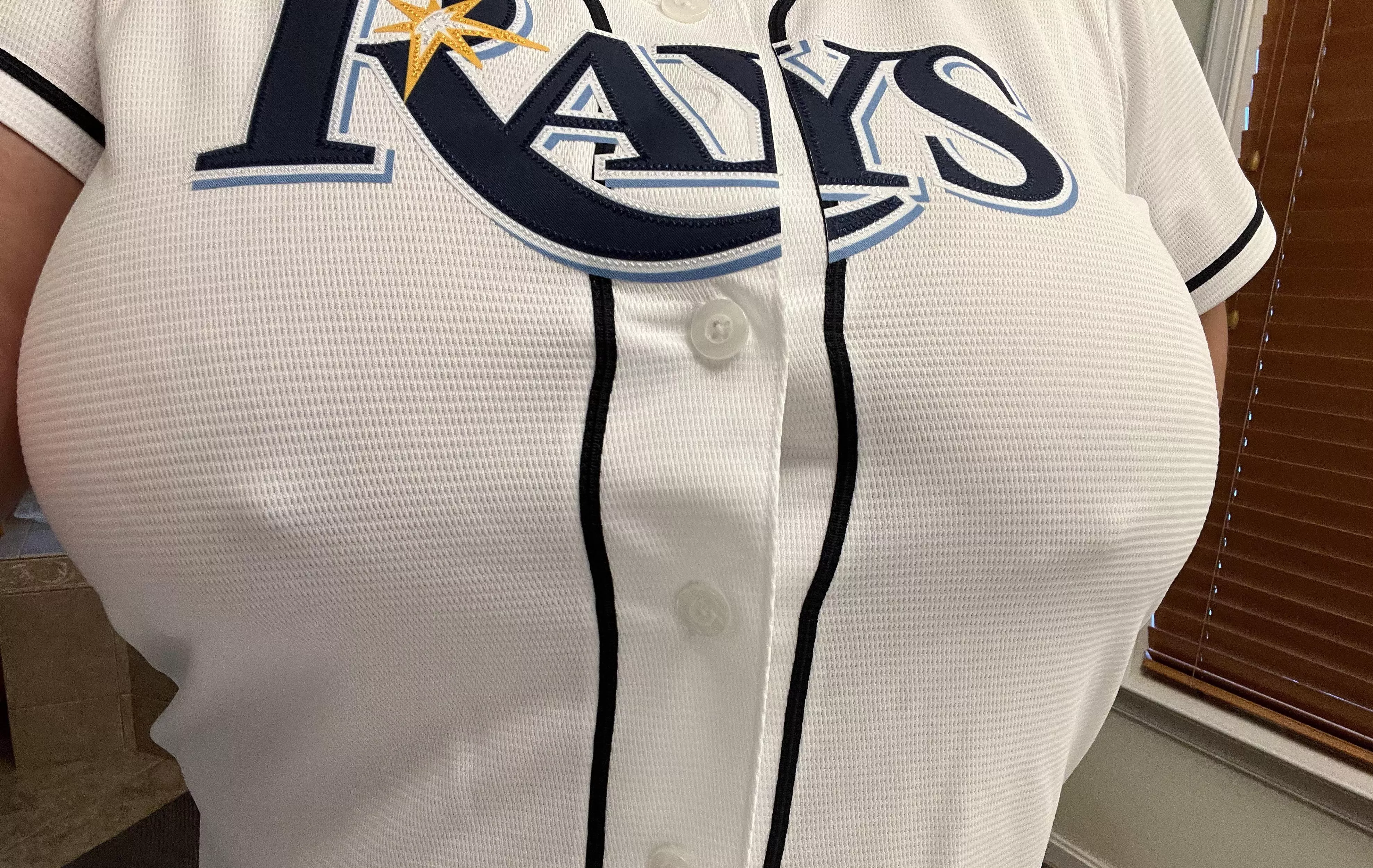 When braless, this Jersey can’t even keep these balls contained