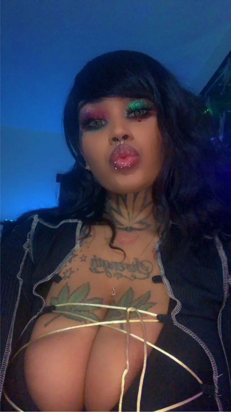 Who loves them a tatted redbone ?