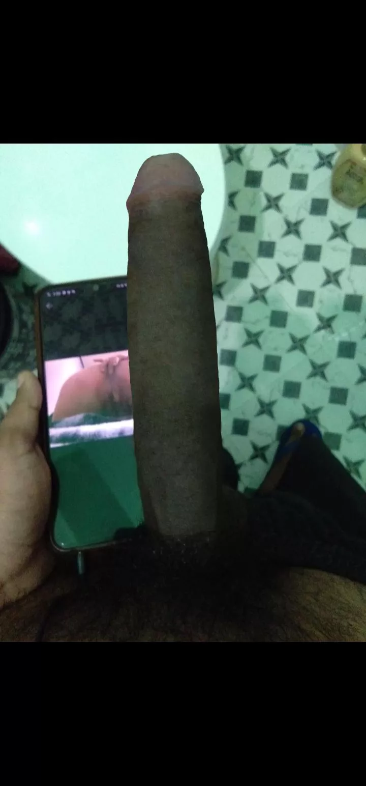 Who wanna get there ass fucked roughly.