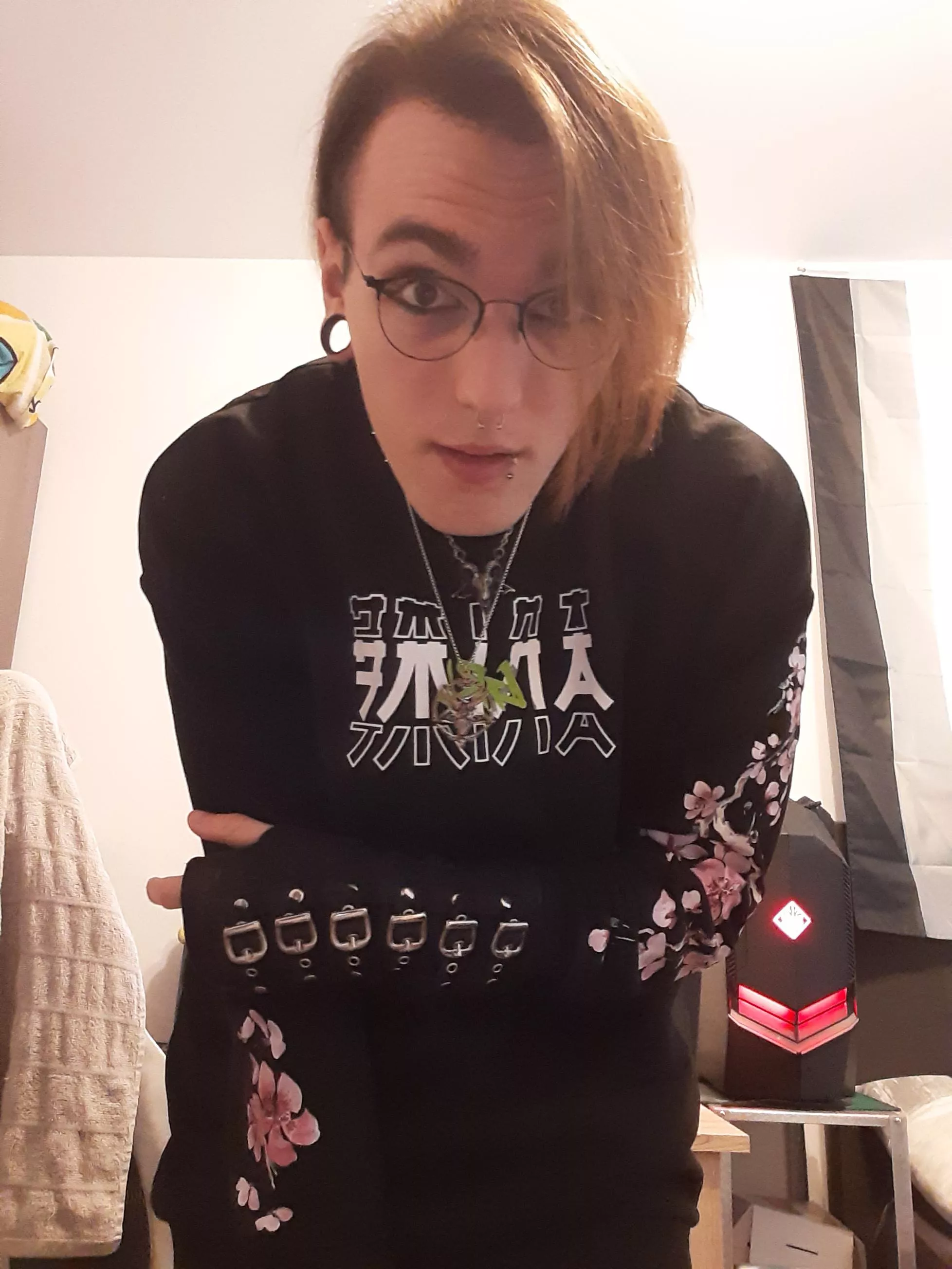 Who wants warm hugs and headpats?