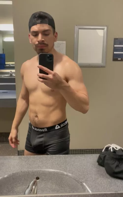 Working out before an intense session of fortnite 💪🏼🇲🇽😎