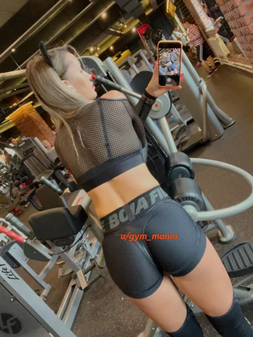 🍑 workout … meow🐈‍⬛🐾