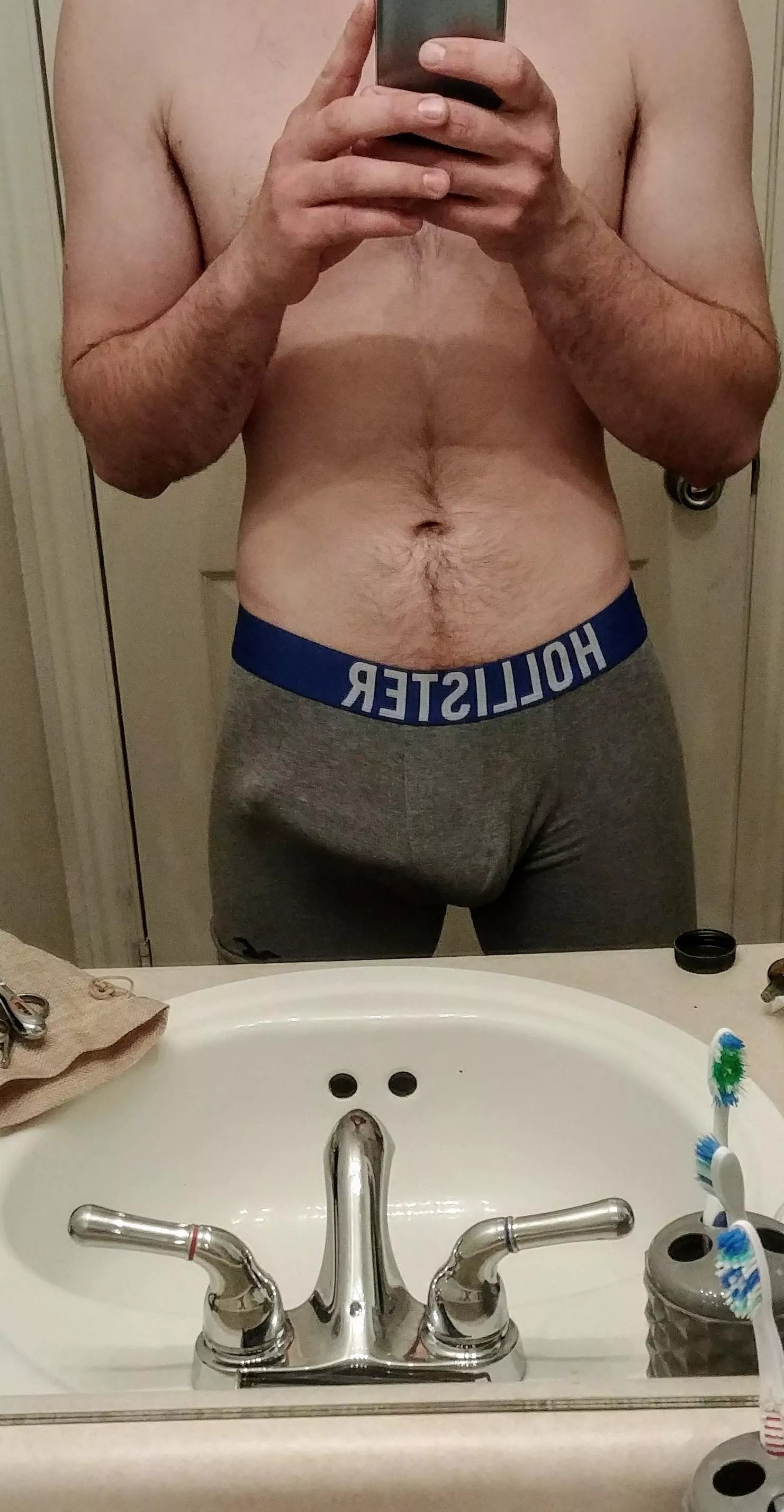 would love to answer the door like this! who's knocking? ;)