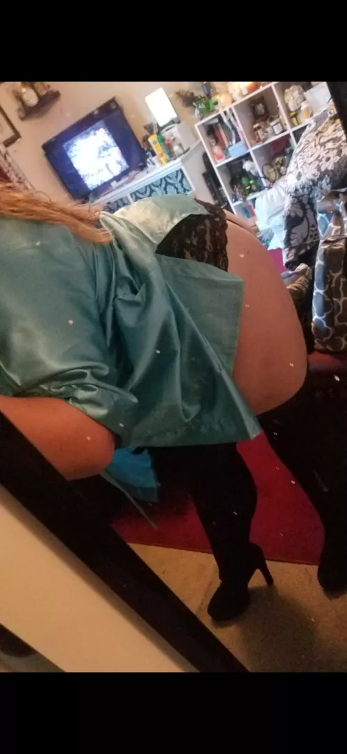 Would you eat me out if I bent over like this?