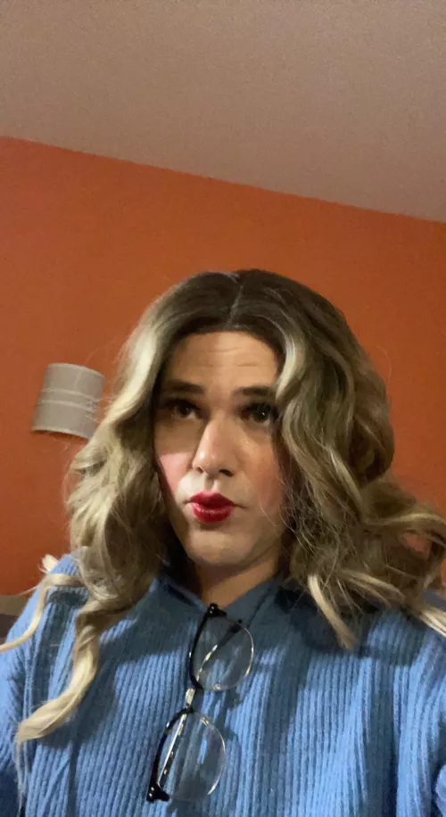 Would you hit on me at the club😋