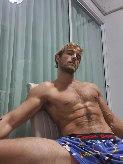 yeah I got to pose with that cute boxer x)