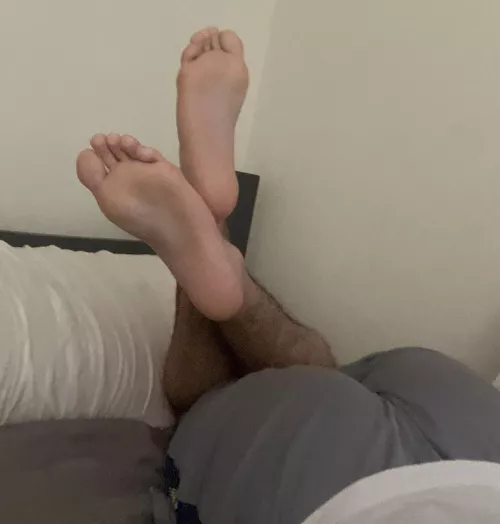 19 M add my snap: jasperlanchii if you want to see more and compliment me. I’m into foot soles if you want to trade and have a nice ass ;)