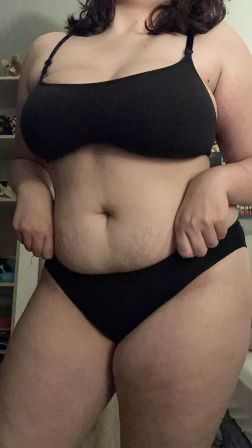amateur chubby 18 yr old who’s in love with older guys <3