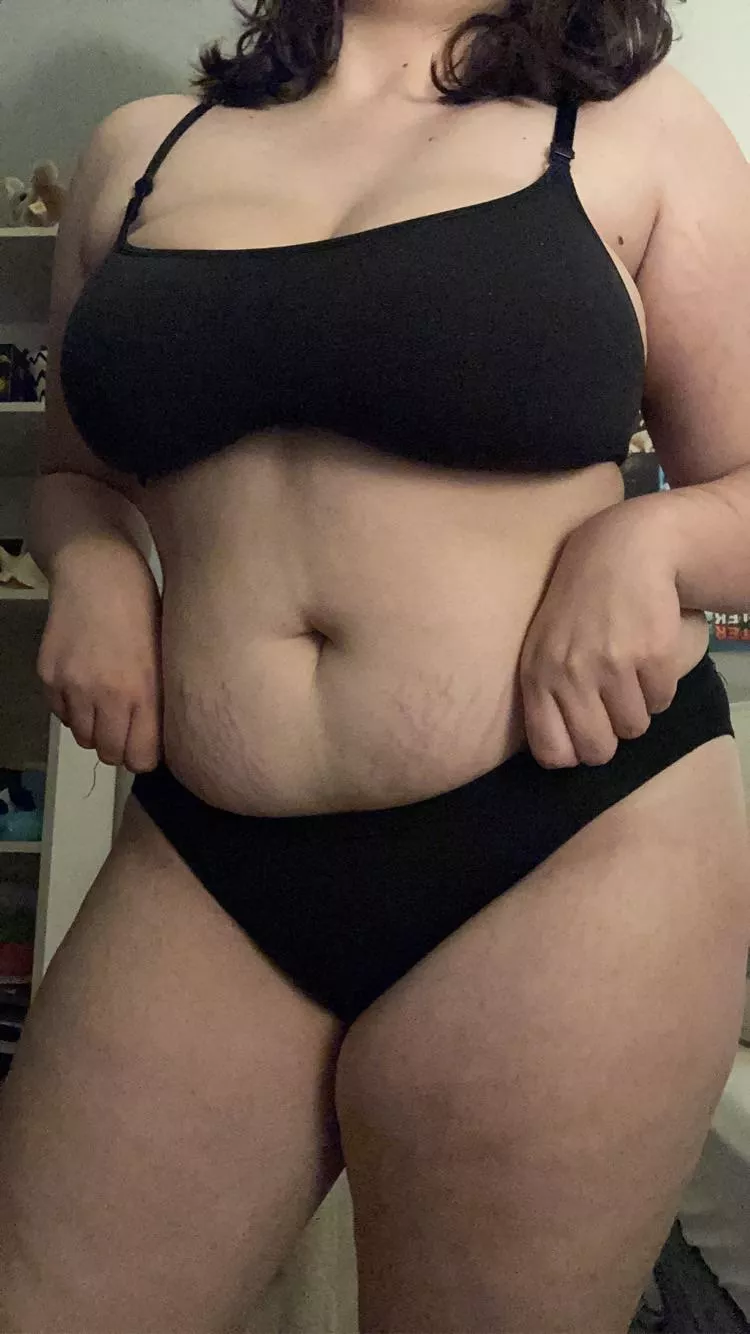 amateur chubby 18 yr old who’s in love with older guys <3