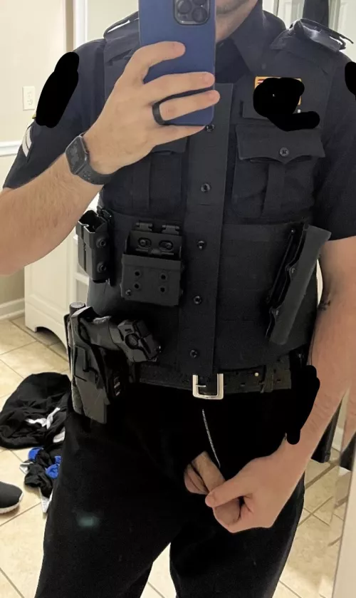 Any other bi uniformed guys wanna chat? (34)