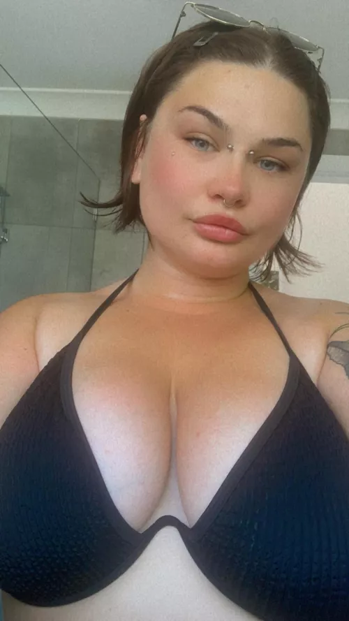 Big tiddies in my new bikini 👙