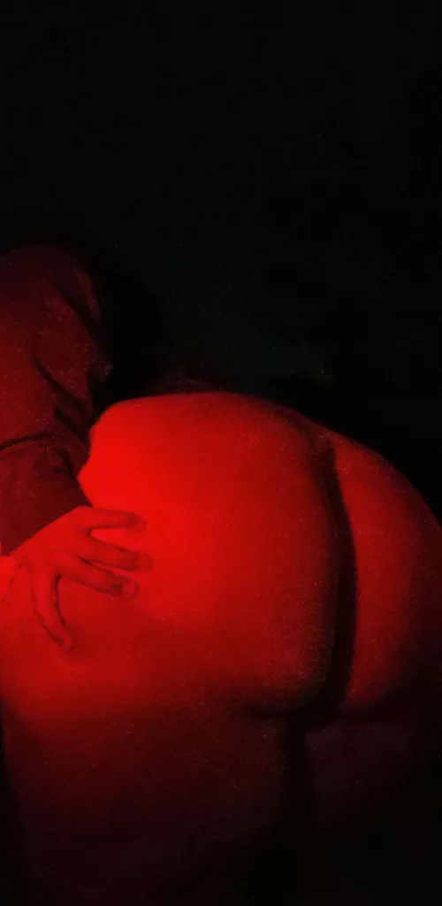 Car taillights make for sultry nudes