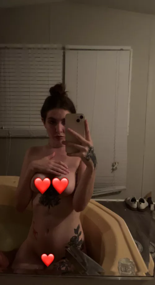 chick-fil-a is closed on sunday , but i'm not , how's everyone's evening ? 😇