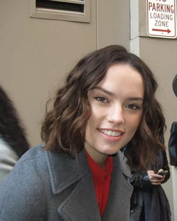Daisy Ridley smile drives me so crazy. I wanna be edging so bad for her today at NNN.
