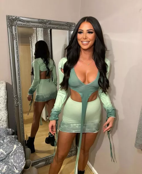 Dark hair hottie Liv