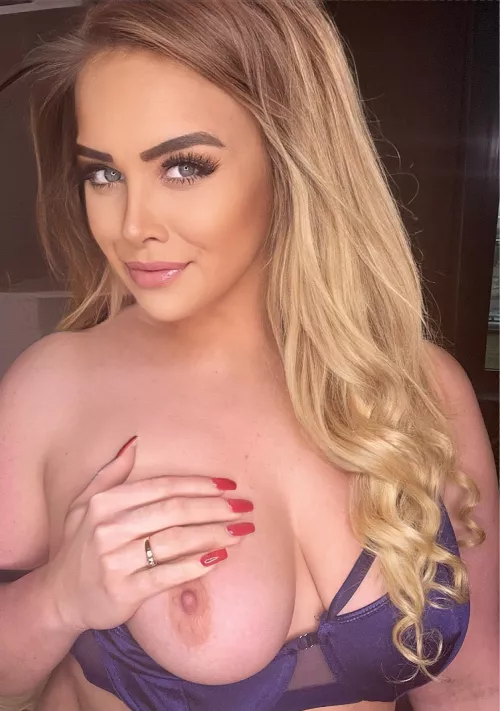 Do you like cute busty beauties like me 😍🙈