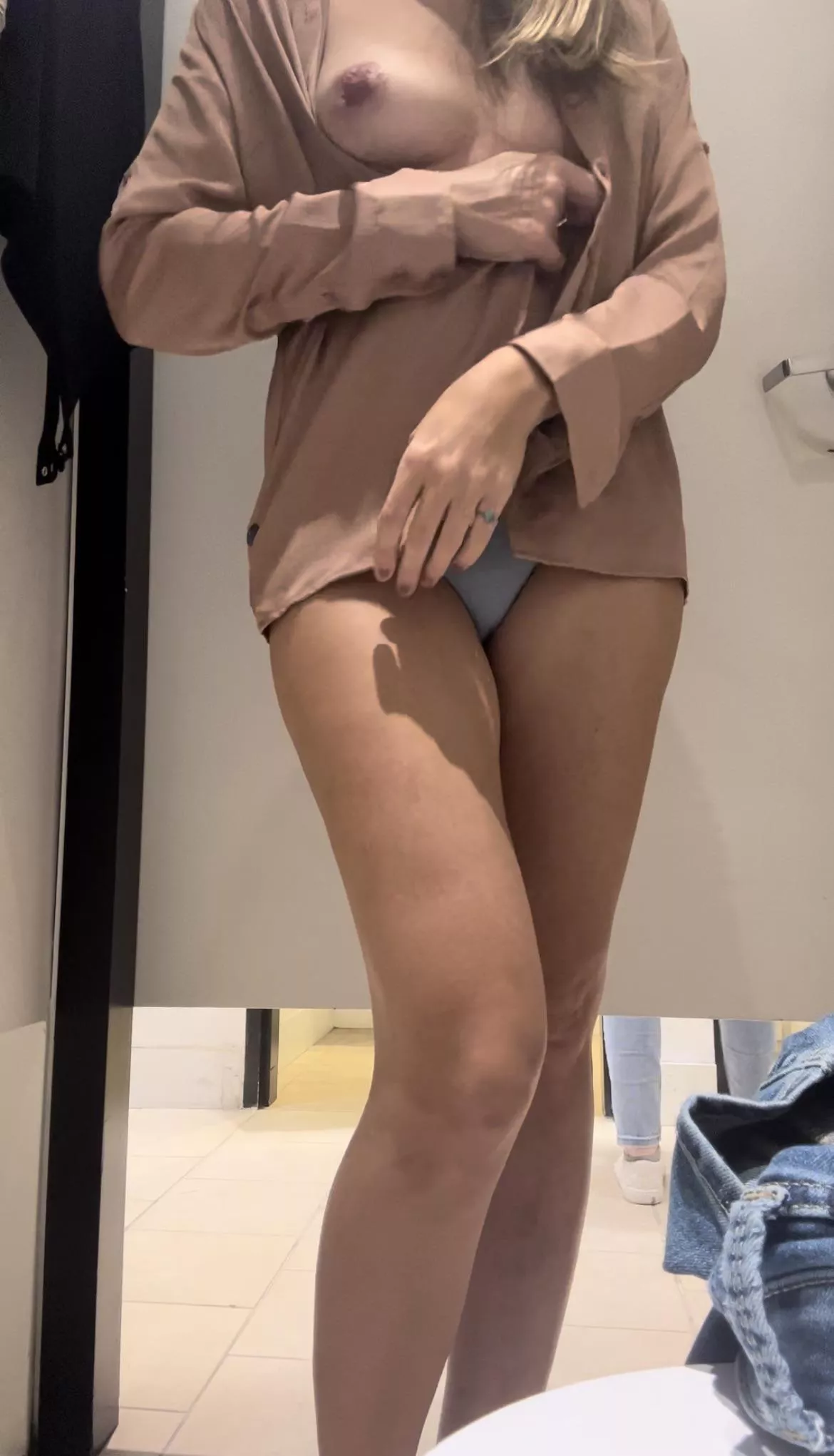 Dressing room legs