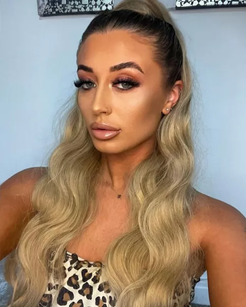 Ellie caking the makeup on