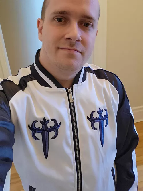 Finally got my FFXIV Endwalker Paladin jacket this weekend 😁