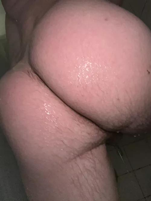 Good cushion in the back. (32)