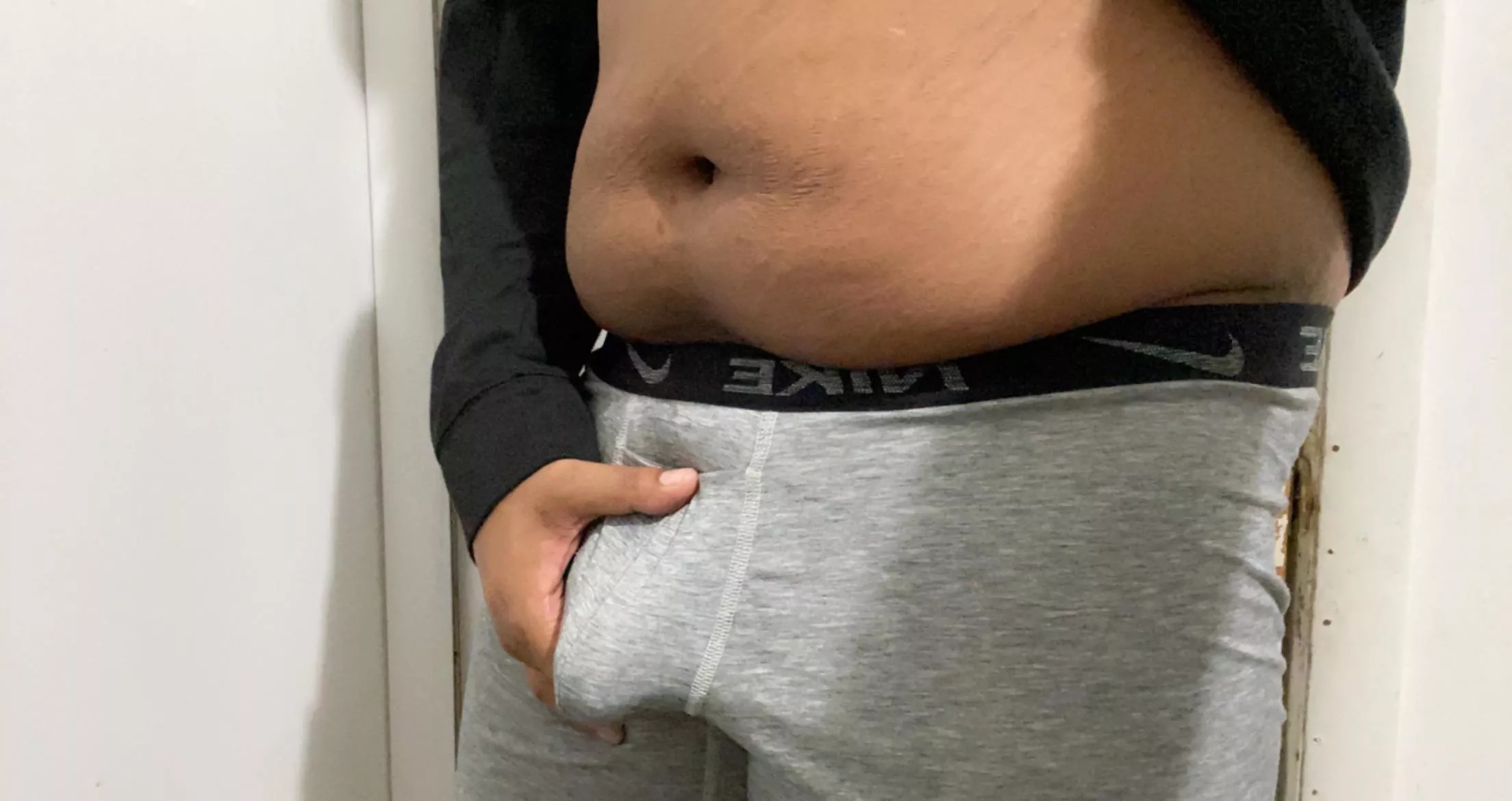 Haven’t showered in 2 days , this uncut musk is intoxicating right now 🤤 fuck. Take a sniff