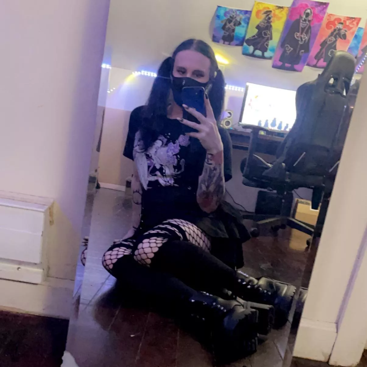 Hello everyone😅 This is my first ever Reddit post. I heard the femboy community here is great! I hope the mask is okay