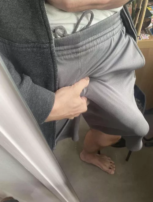 he’s impossible to hide 🙈