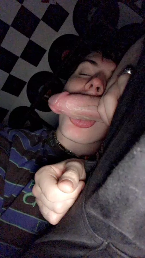 HMU if you want me to suck you off too 😈