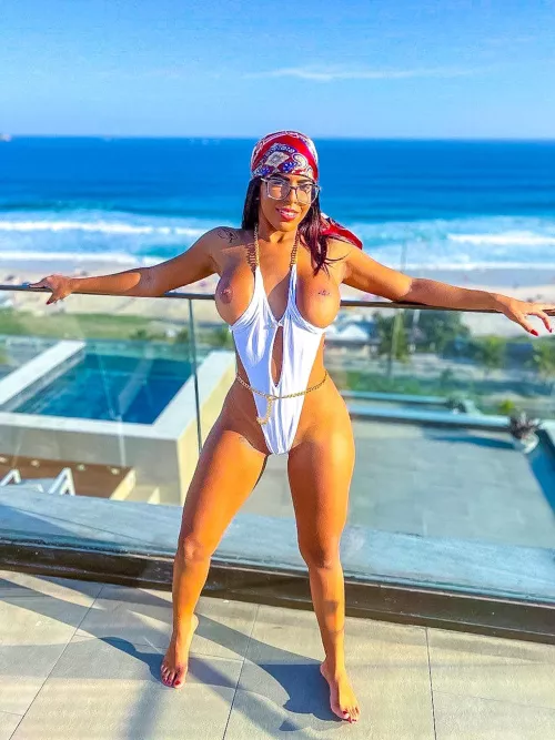 I love the Brazilian sun!!! [F]