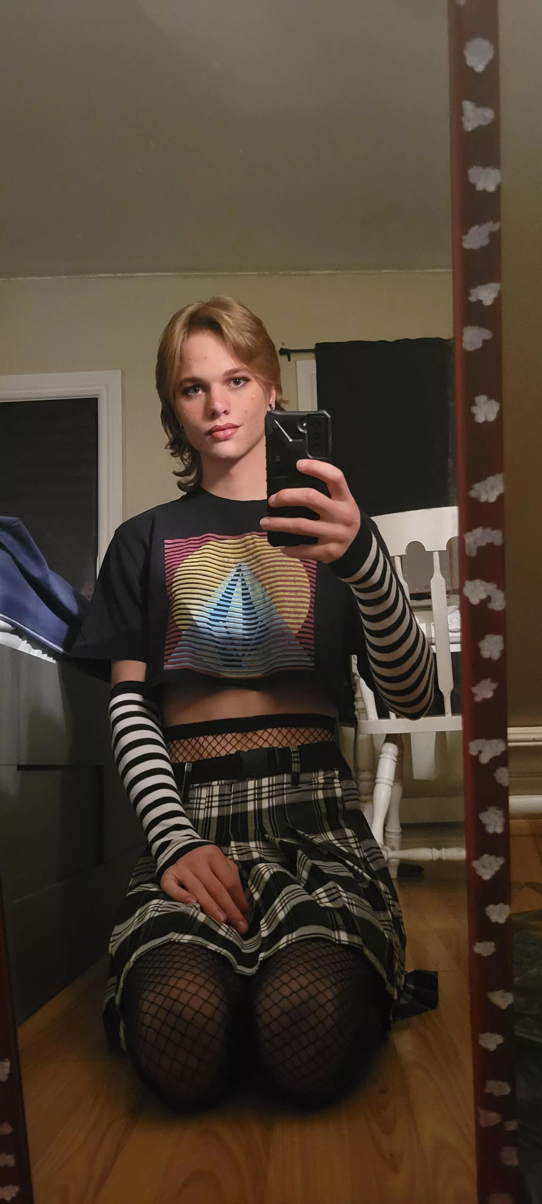 I'm back from the mall! Do you like my new grungy outfit?