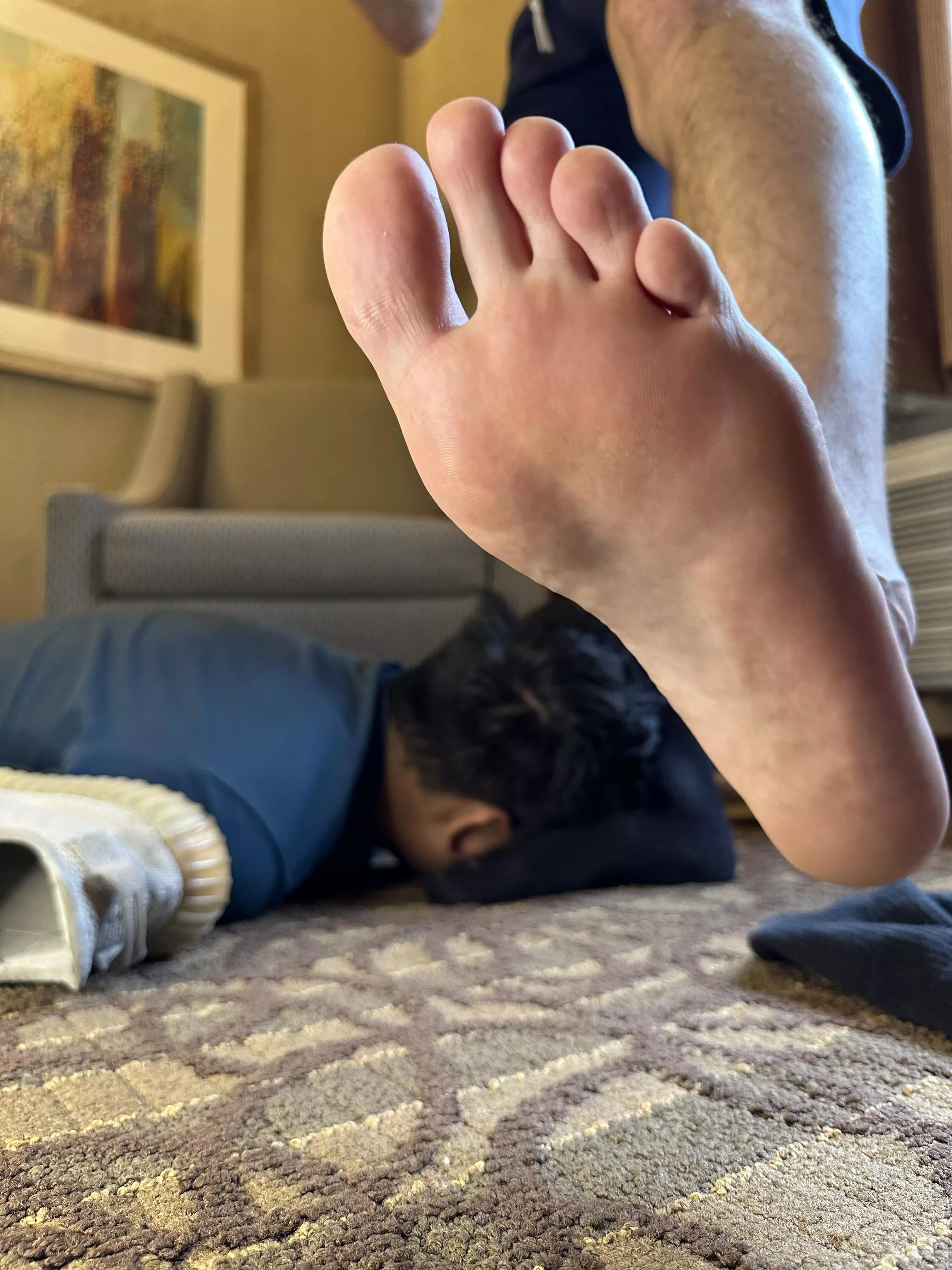 Lick my foot while he sniffs my socks 😏🦶🏼