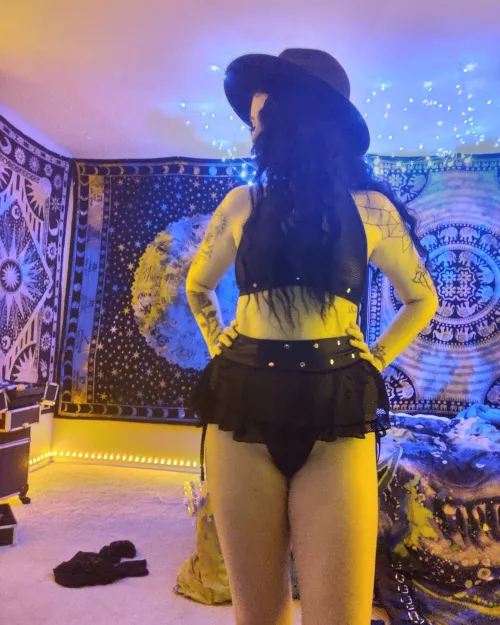 look at me and not my room