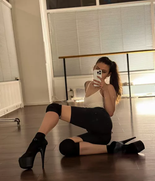 Tonight I’m dancing for you 😏