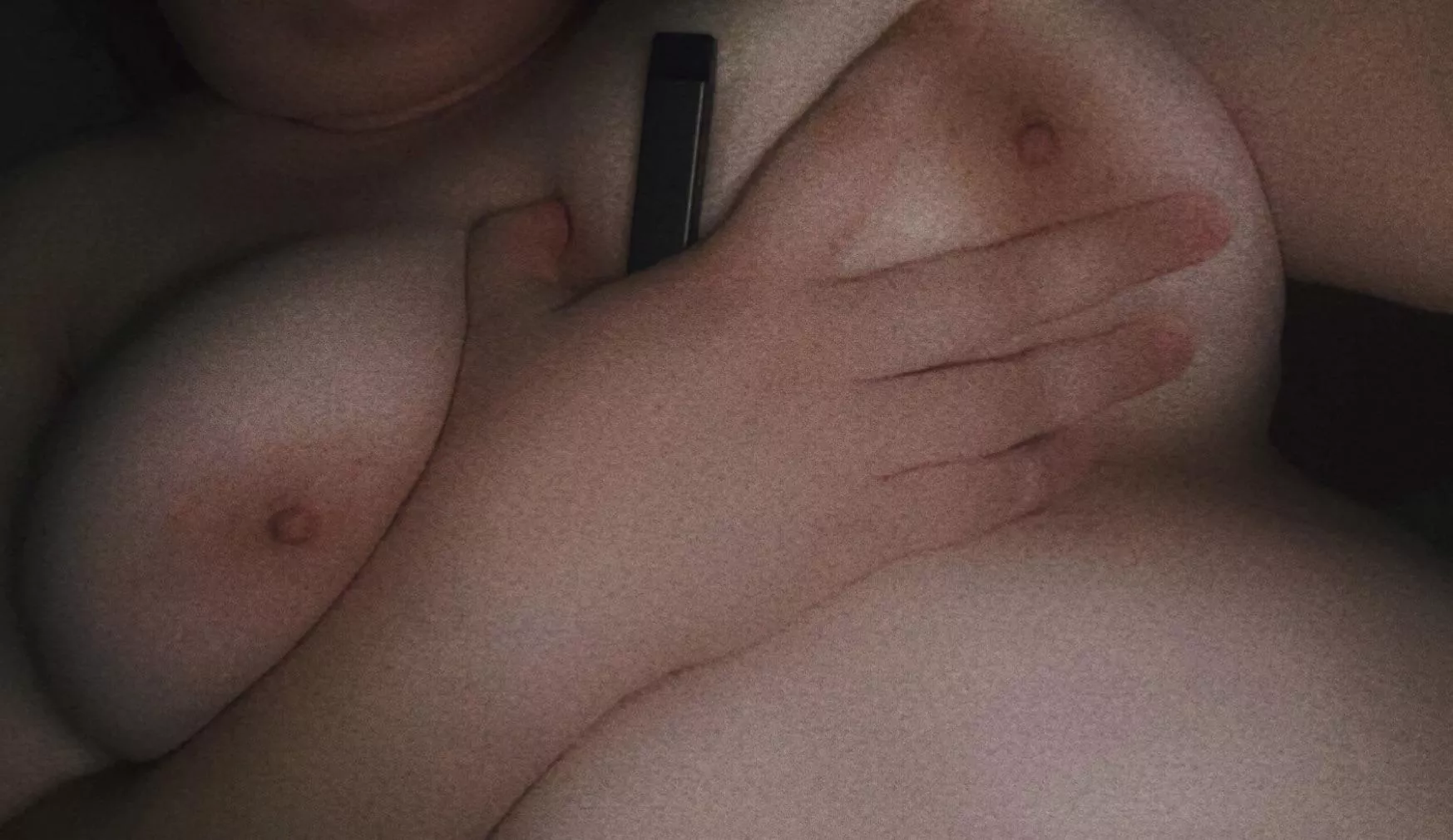 Vape & suck some titties 💕