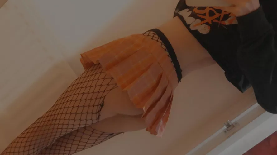 Who likes my outfit :3 Shame about the hole..