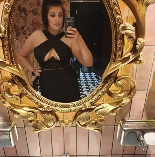 wife wants to see what attention she gets on a horny Sunday night