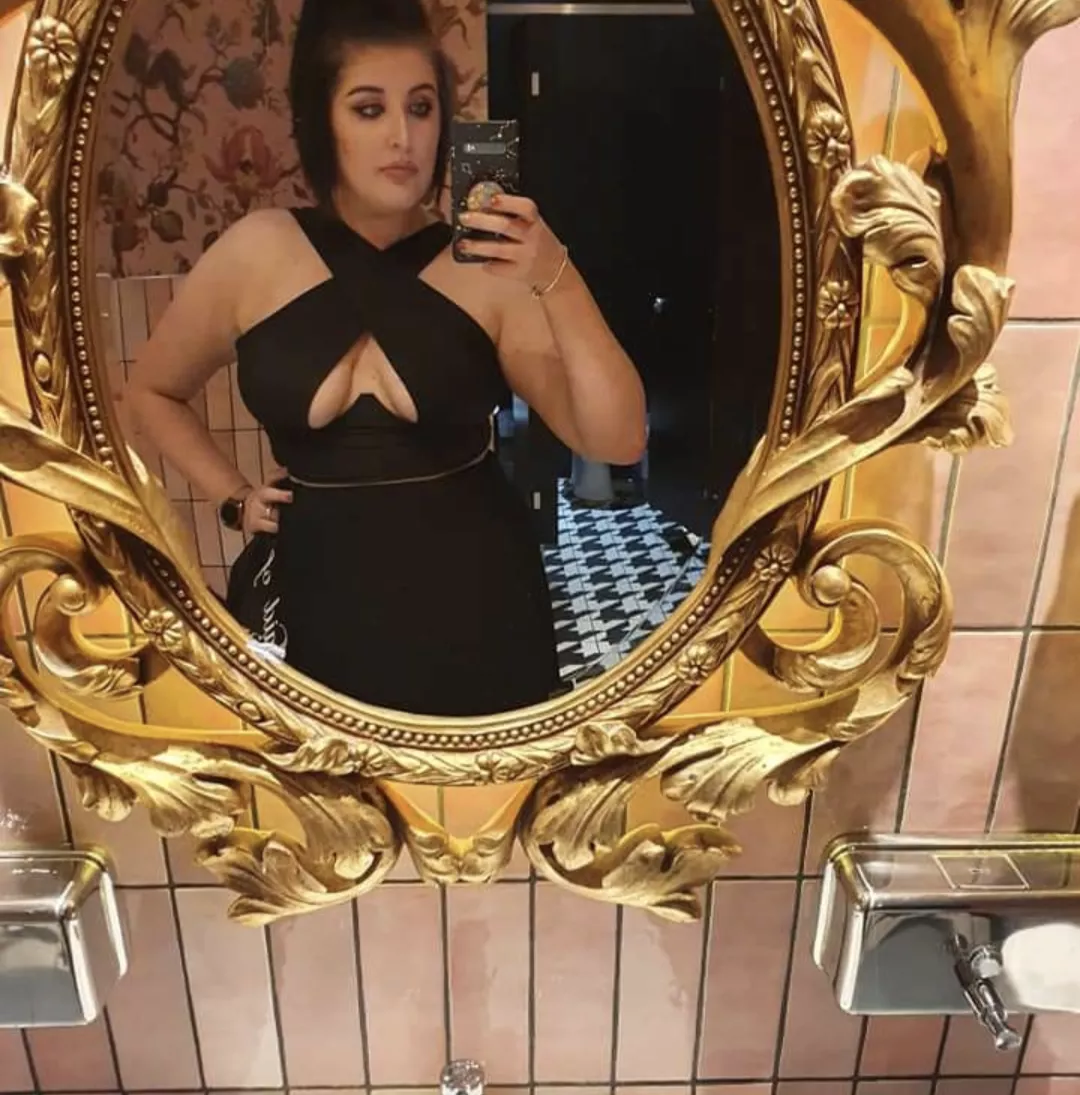 wife wants to see what attention she gets on a horny Sunday night