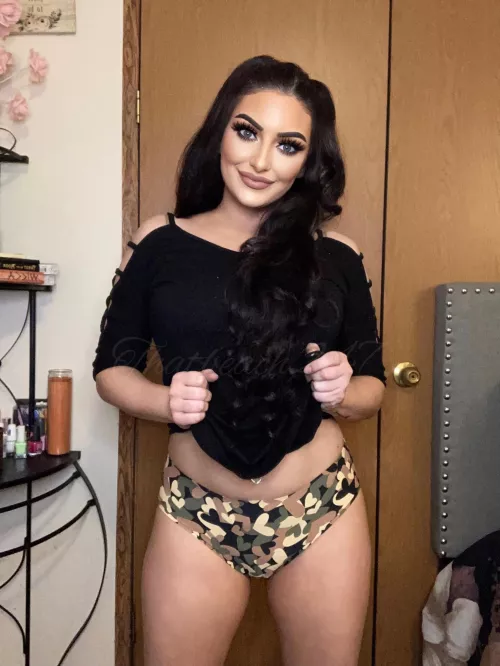 🤎 Will you let me put a smile on your face? Verified 💚 New Item. Camo Heart Print Hipster. Nylon/Spandex 🖤