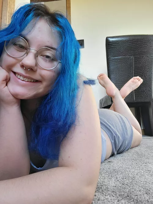 You should lick my feet 💕